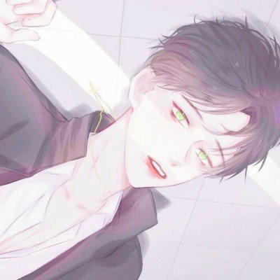老人烧杨絮险些点着全村